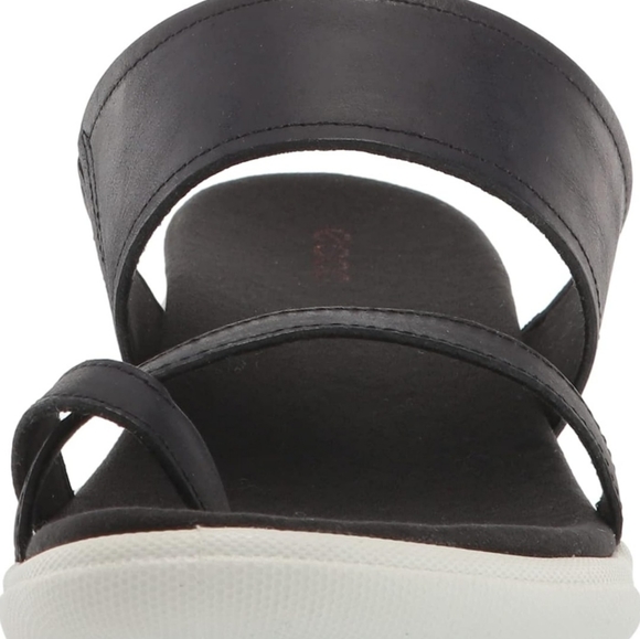 Ecco Damara Thong Sandals - Picture 5 of 10